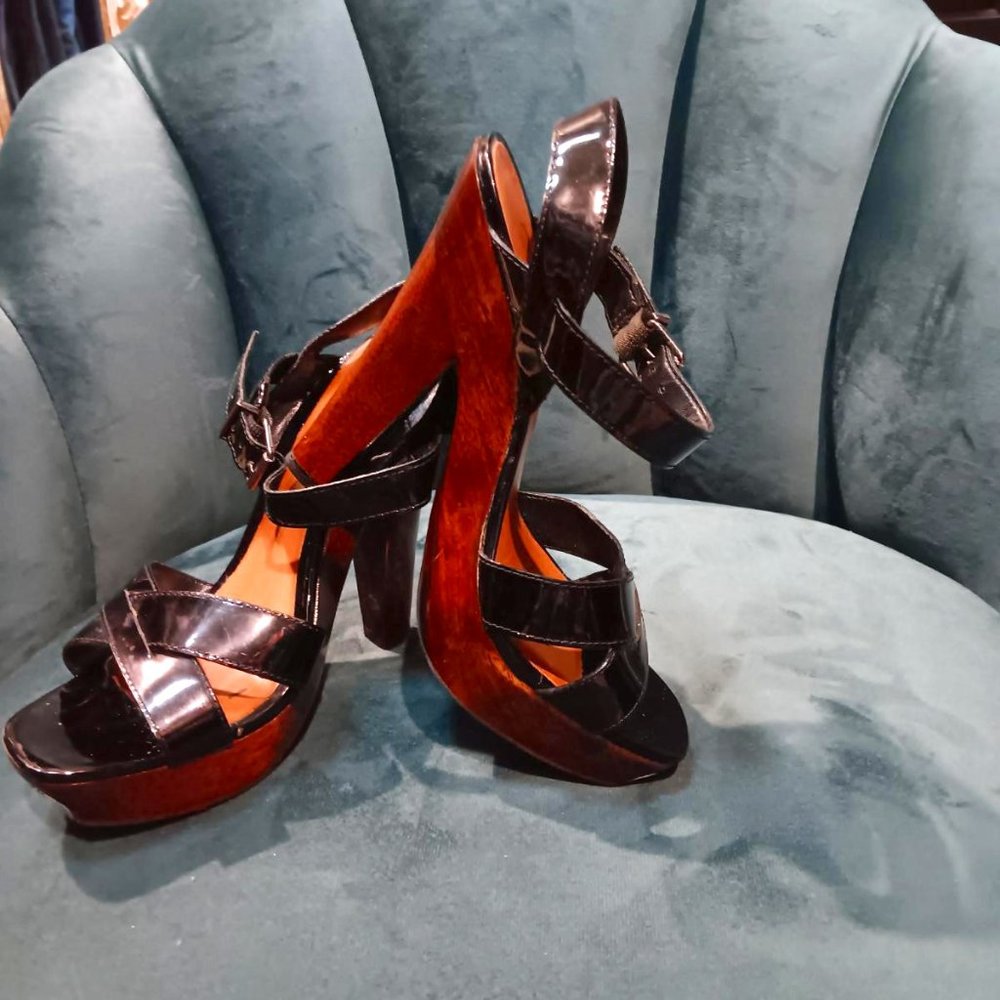 Gorgeous 6inch Aldo leather & wood strappy sandals